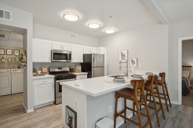 Building Photo - Monticello at Southport Rental