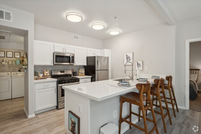 Building Photo - Monticello at Southport Rental