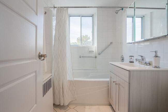 Photo - 4840 Côte St-Luc