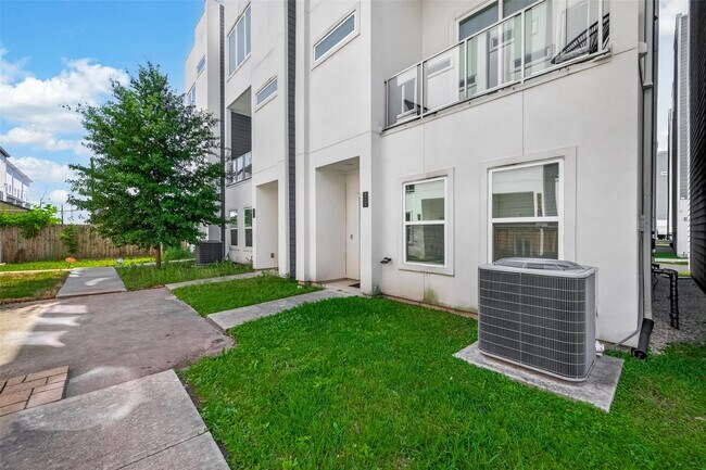 Photo - 2114 Engelmohr St Unit B