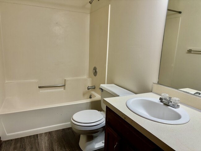 Photo - 5 W 48th St