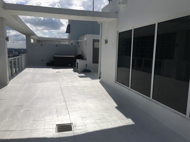 Photo - 601 NE 27th St