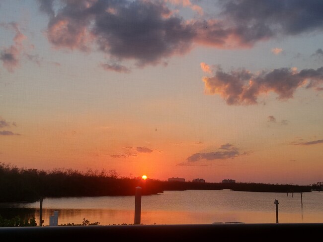 Beautifsul Sunsets - 12150 Kelly Sands Way Condo Unit 610
