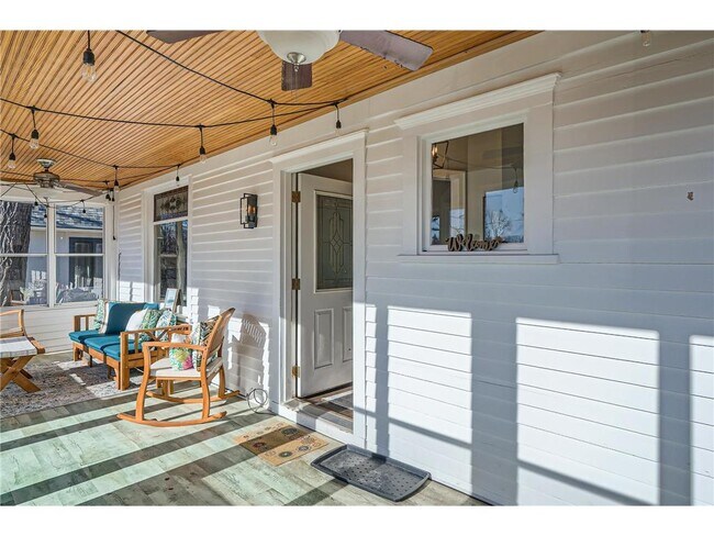 Photo - 1045 Lake St E