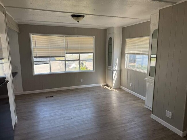 Photo - 2737 W Washington Center Rd