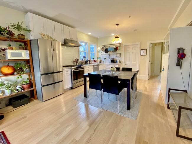 Photo - 16 Surrey St Condo Unit 2