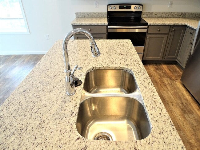 Photo - 412 Masonic Dr