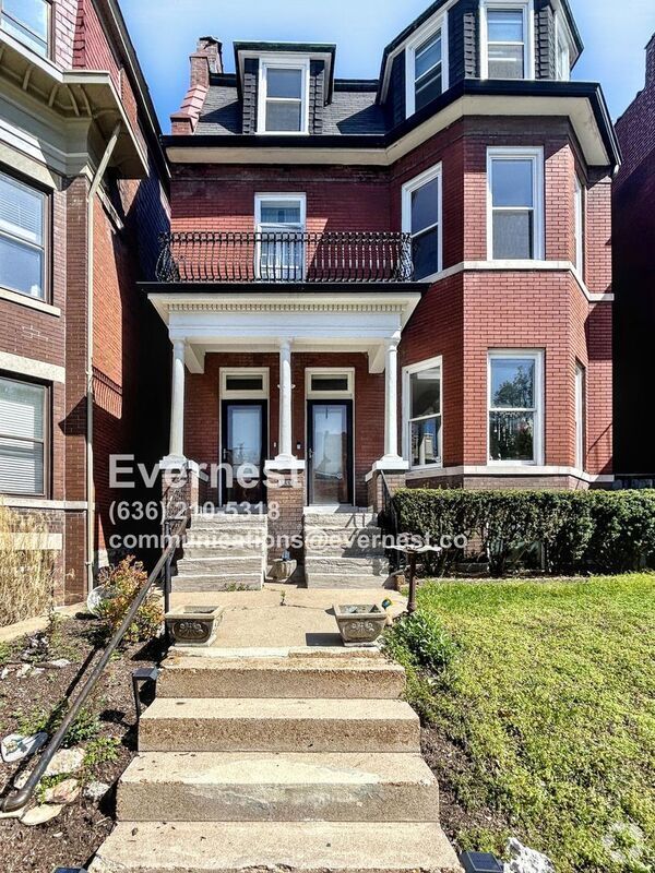 Building Photo - 3449 Crittenden St Unit 2F Rental