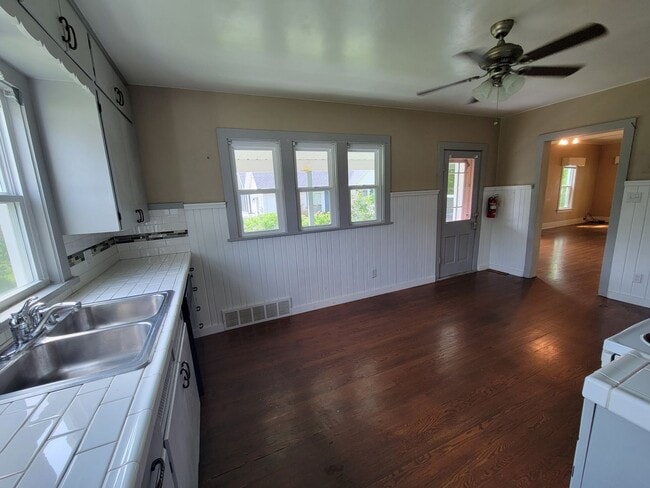 Photo - Charming 2 Bedroom, 1 Bathroom Ranch in Downtown Three Oaks