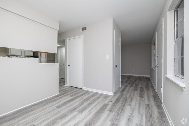 2BR, 1BA - 750SF - Dining Room