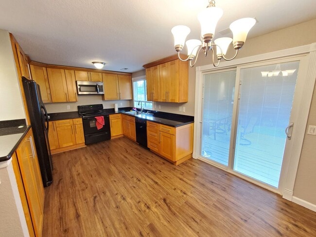 Photo - CUTE House with fenced yard & AIR-CONDITIONING in Lynnwood/N Bothell area