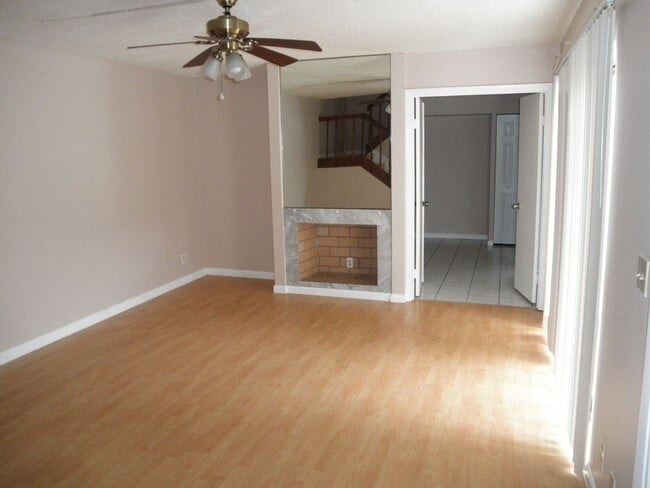 571 Springdale Cir