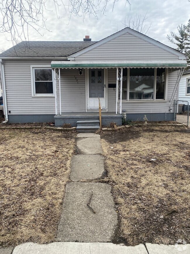 Building Photo - Newly remodeled 2 bedroom house with basem...