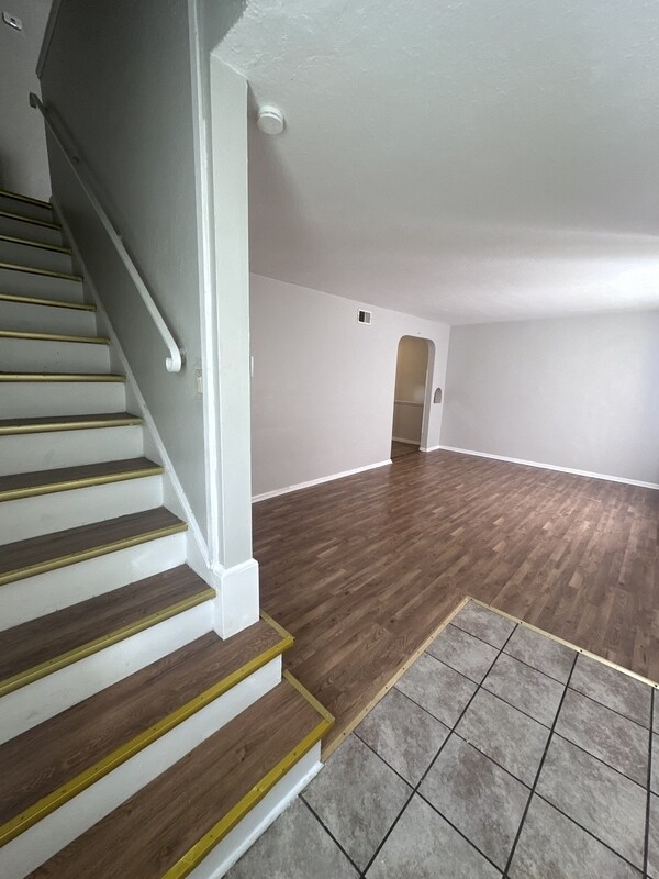Photo - 21271 Priday Ave