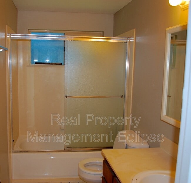 Photo - 6130 W Beech St Unit Apt 2