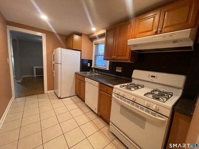 Photo - 80 Grassy Plain St