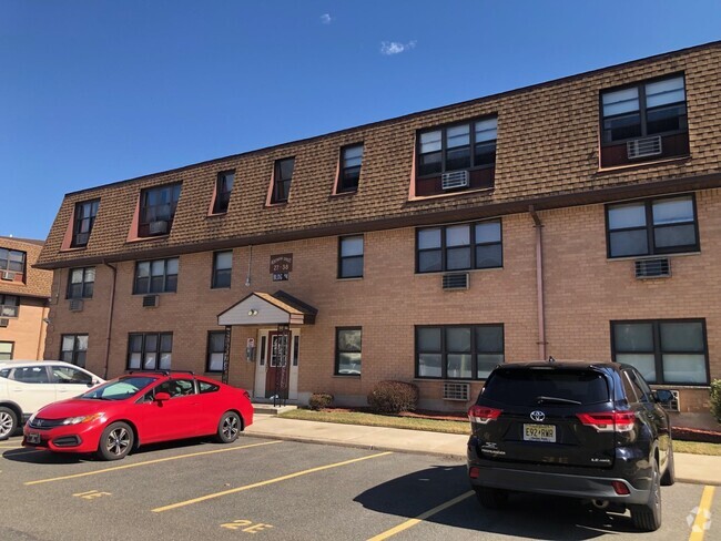 Building Photo - 37 N End Dr Rental