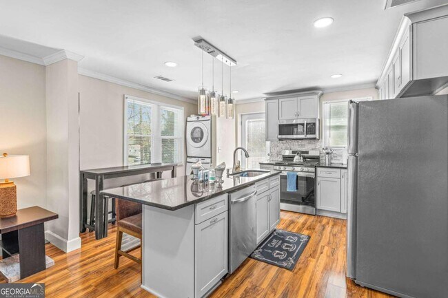 Photo - 1298 Douglas St SW Unit A