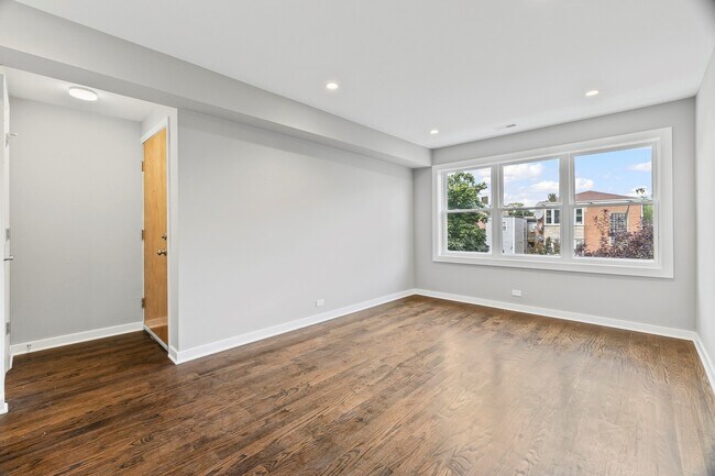 Photo - 2553 W Summerdale Ave Unit 2E