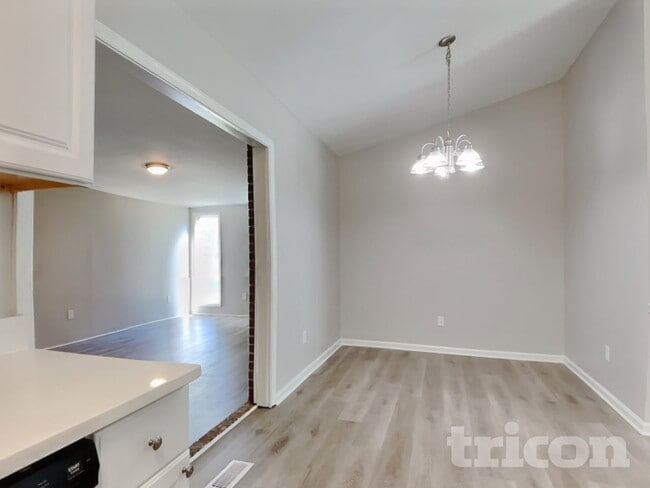 Photo - 101 N Lakeside Dr