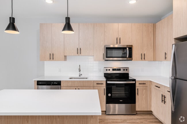 1BR, 1BA - 918SF - Station Place