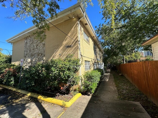 Building Photo - 1400 N Austin St Unit 3