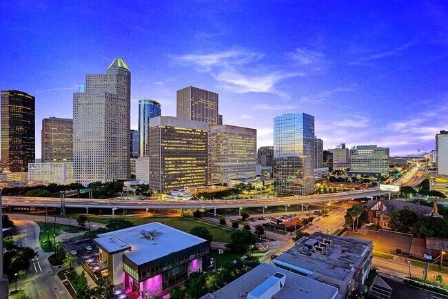 Building Photo - 2000 Bagby St Unit 13432