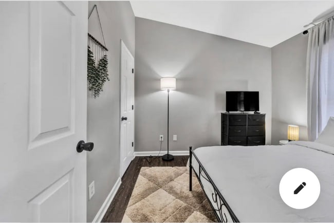 Photo - 912 Kyle Ave NE