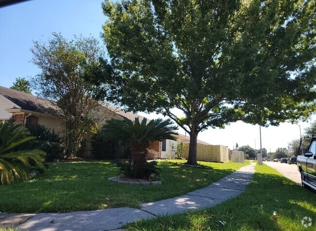 Building Photo - 19971 Sycamore Valley Dr Rental