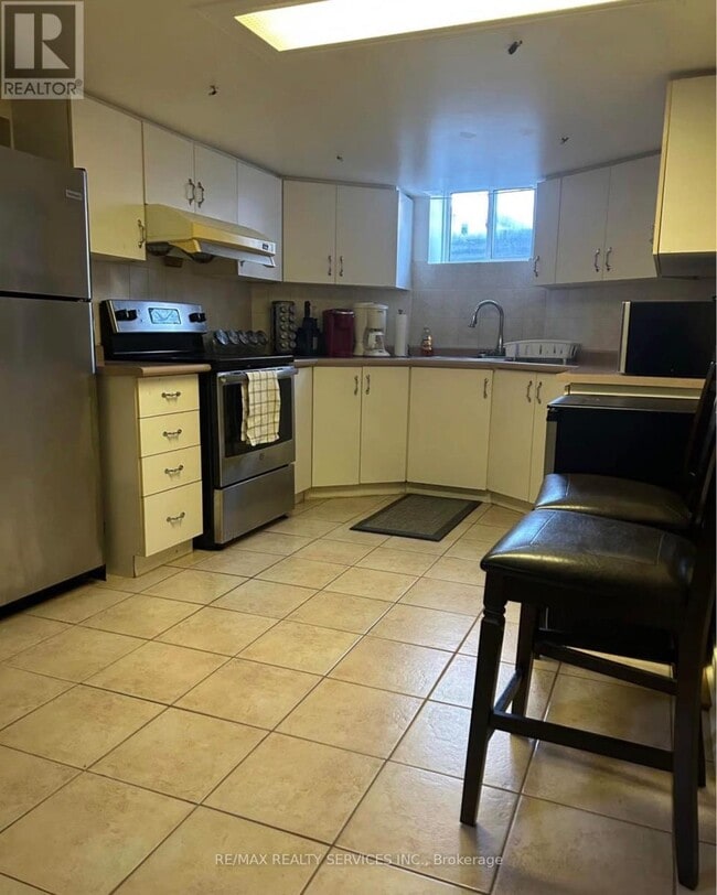 Photo - 3311 Pilcom Crescent