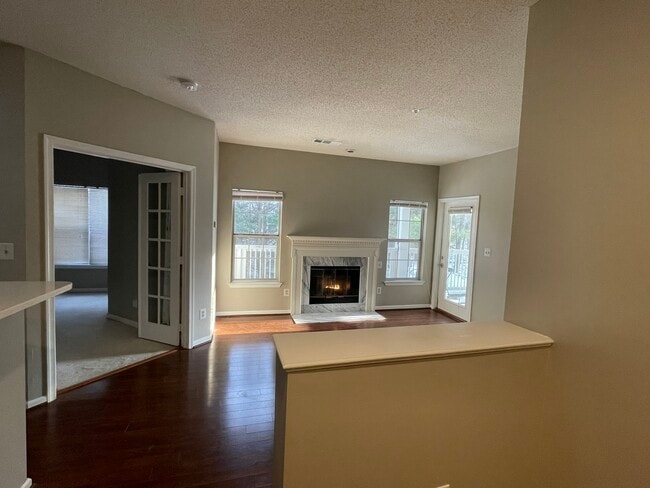 Building Photo - 1701 Lake Shore Crest Dr Unit 22