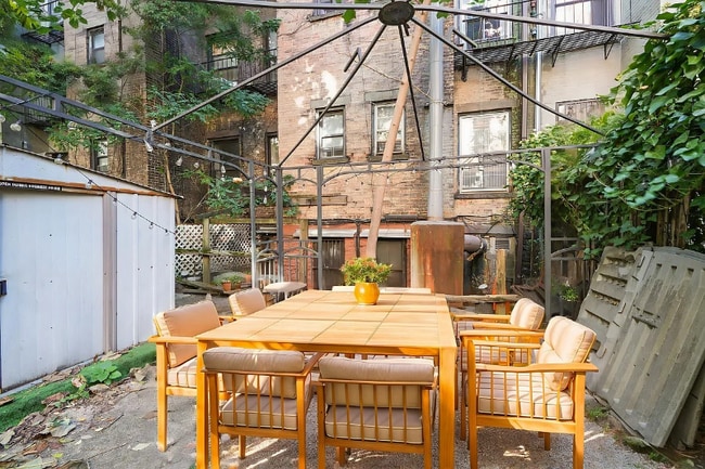 Building Photo - 323A E 89th St