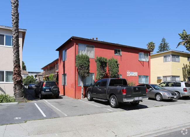 Building Photo - 3761 S. Barrington Ave Rental