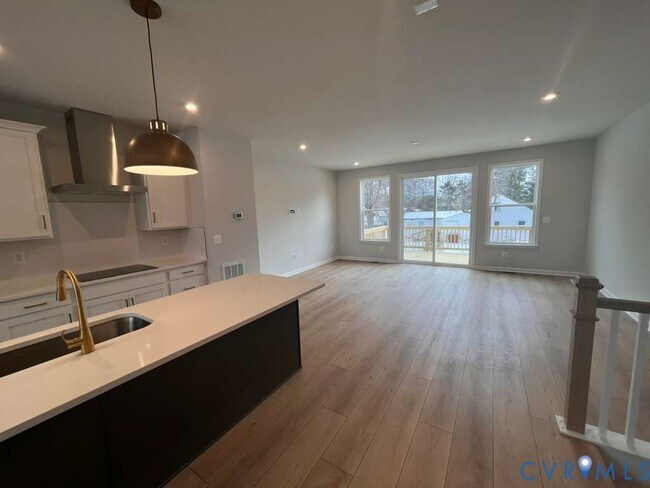 Photo - 467 Burden Dr