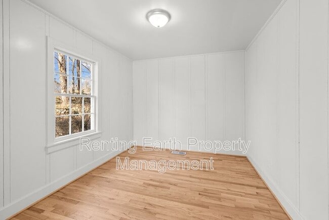 Photo - 1820 33rd St SW