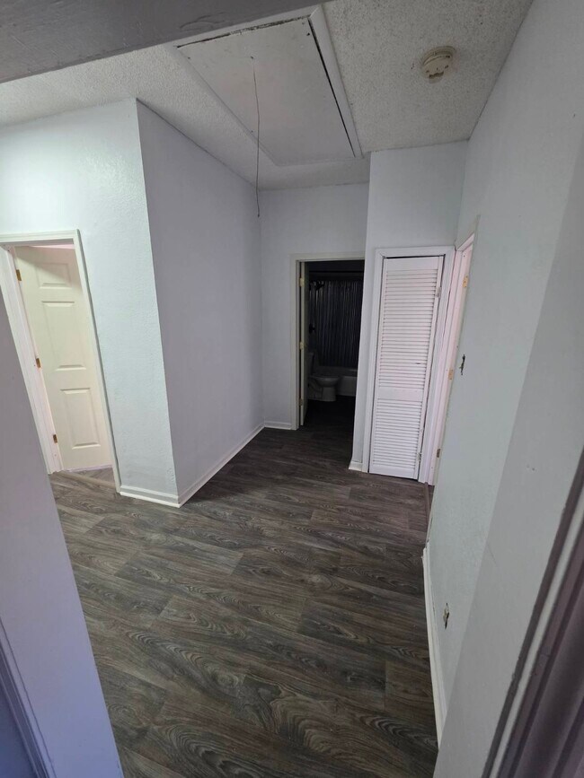 Photo - 2900 Center St