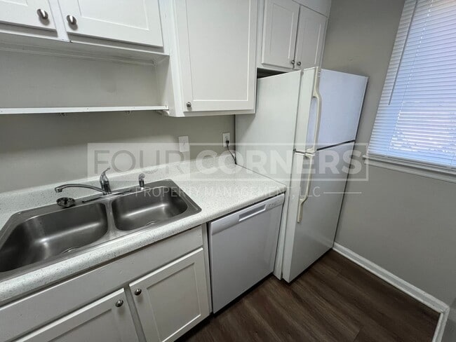 Photo - Lovely 2 Bedroom 1.5 Apartment Unit 2305-A