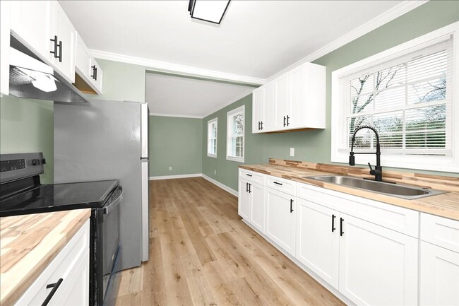 Photo - Charming 3-Bedroom 1.5 Bathroom Home in De...