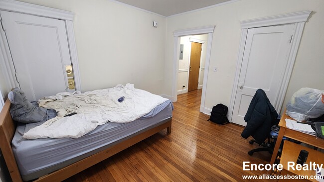 Photo - 352 Riverway Unidad 11