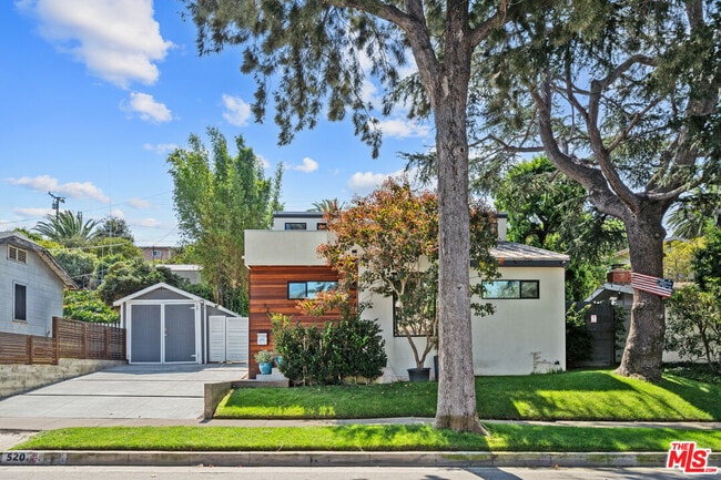 Building Photo - 520 E Ellis Ave