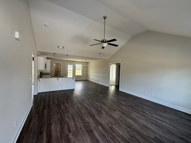 Photo - 638 Belfast Loop