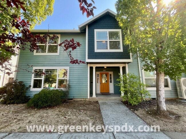 Building Photo - 3 Bedroom, 2.5 Bathroom Townhouse in N Por...
