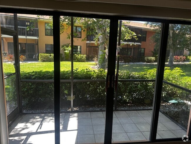Building Photo - Sharp-Newly Remodeled Ground Floor Condo -...