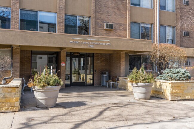 Photo - Mount Curve Condominiums