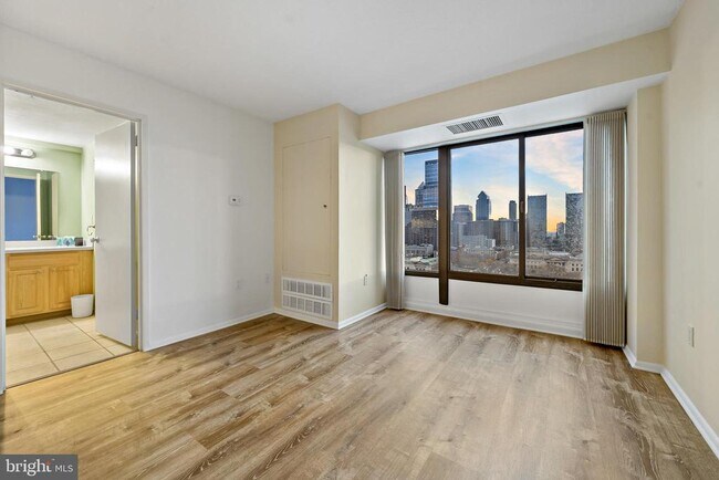 Photo - 2001 Hamilton St Unidad 2016