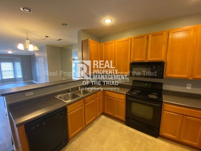 Photo - 101 Humberside Dr