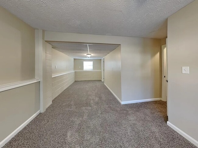 Photo - 605 Tower Rd