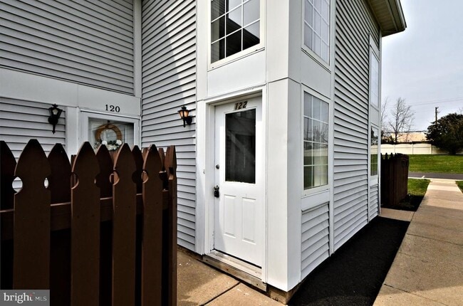 Building Photo - 122 Wheatsheaf Ln