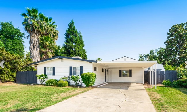 Building Photo - 4/2 + Detached Studio & Pool! One Property... Rental