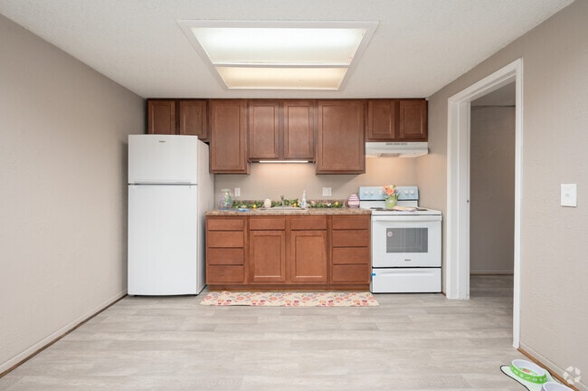 1BR, 1BA - 576SF - Kitchen